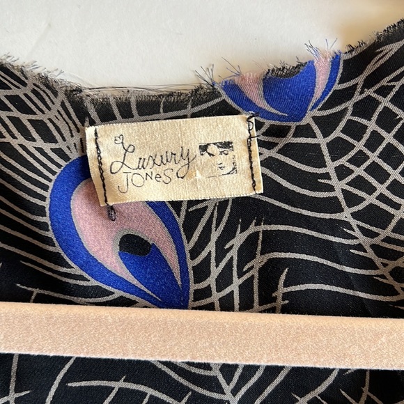 RARE Luxury Jones one of a kind wrap top (LA iconic) XS-M - Picture 15 of 15